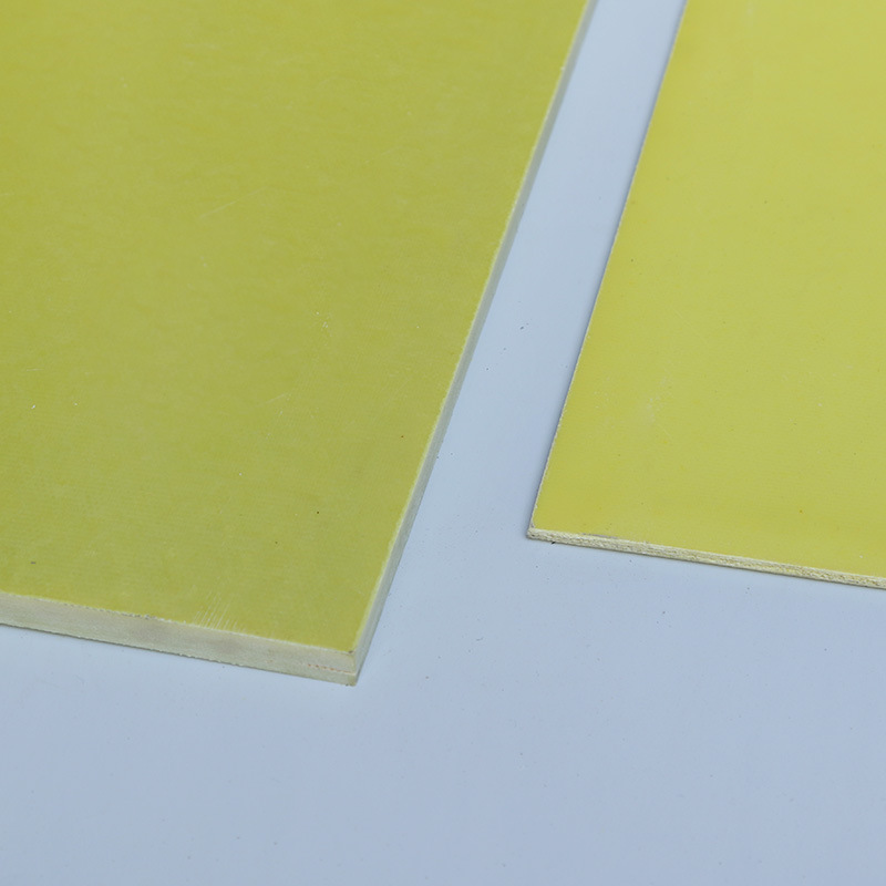 环氧树脂板又叫绝缘板、环氧板、3240环氧板，环氧树脂是泛指分子中含有两个或两个以上环氧基团的有机高分子化合物，除个别外，它们的相对分子质量都不高。环氧树脂的分子结构是以分子链中含有活泼的环氧基团为其特征，环氧基团可以位于分子链的末端、中间或成环状结构。由于分子结构中含有活泼的环氧基团，使它们可与多种类型的固化剂发生交联反应而形成不溶、不熔的具有三向网状结构的高聚物。